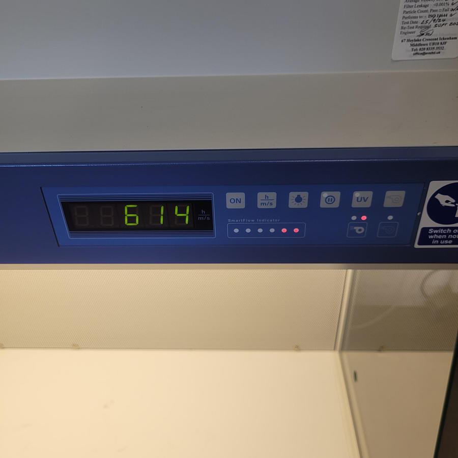 Thermo Scientific Heraguard ECO 1.5 Laminar Flow Clean Bench, image 3
