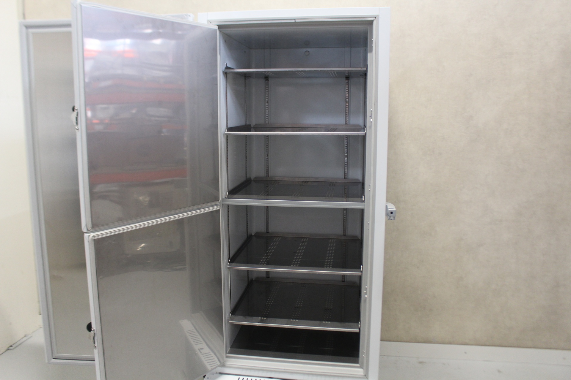 Gram BioUltra UL570LG -80°C Ultra Low Freezer, image 3