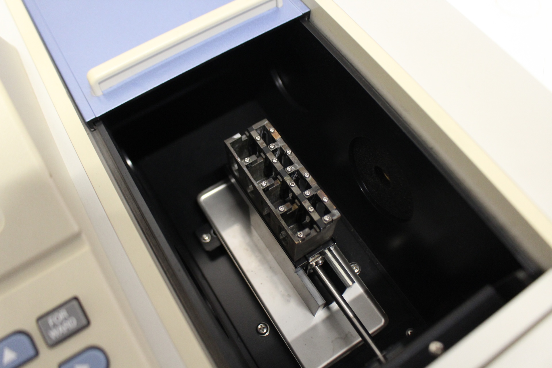 Hitachi High-Tech U-1900 UV-Vis Spectrophotometer, image 2