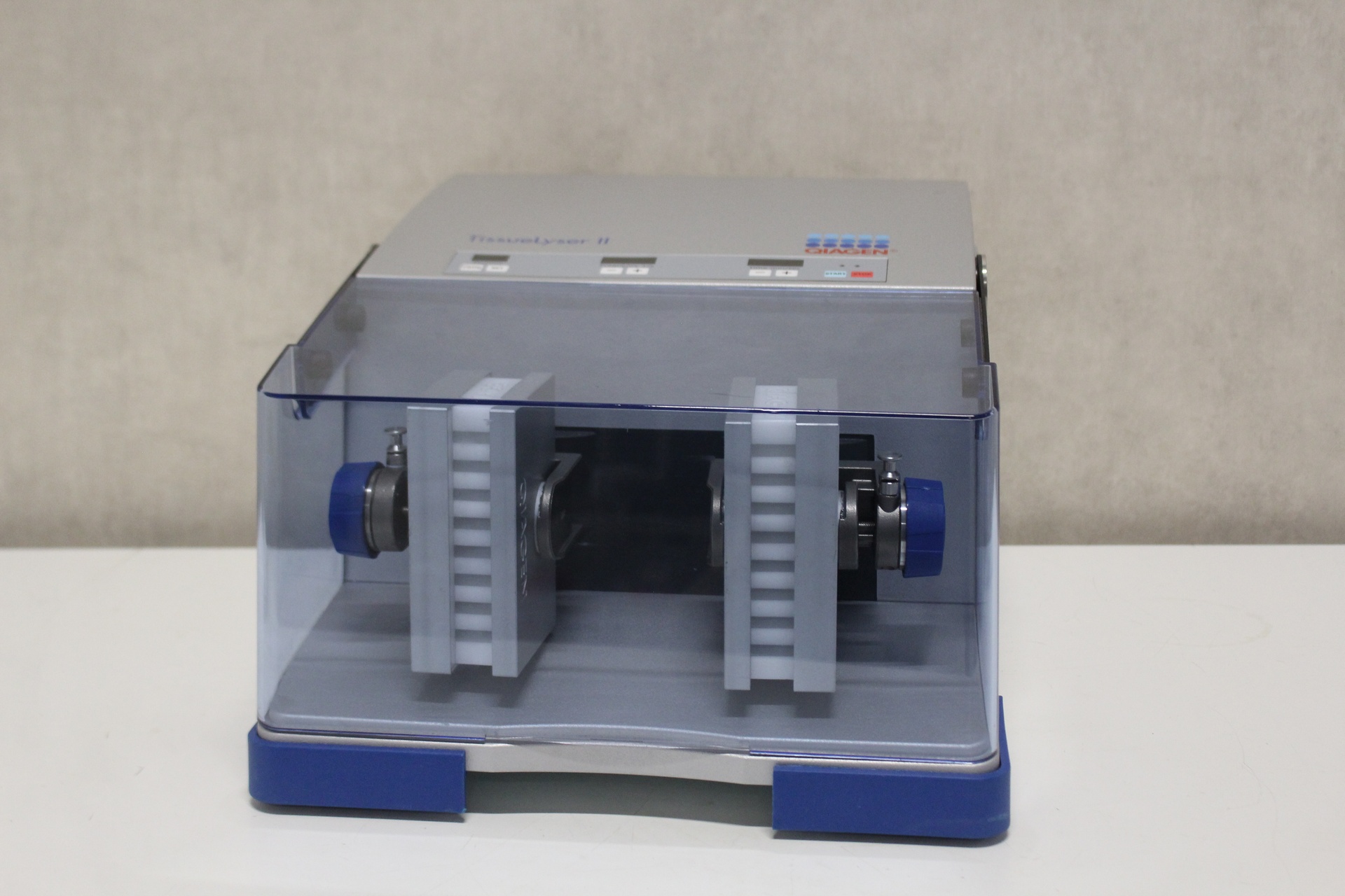 Qiagen TissueLyser II Bead Mill