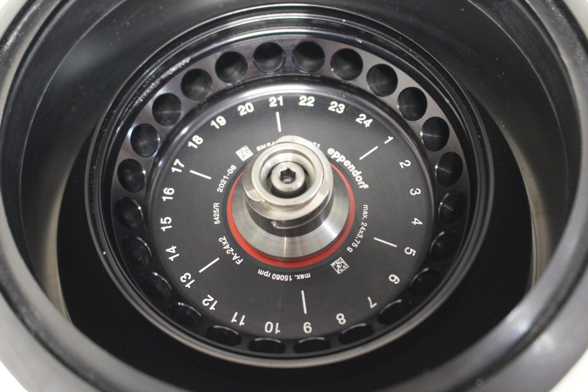 Eppendorf 5425R Refrigerated Centrifuge, image 3