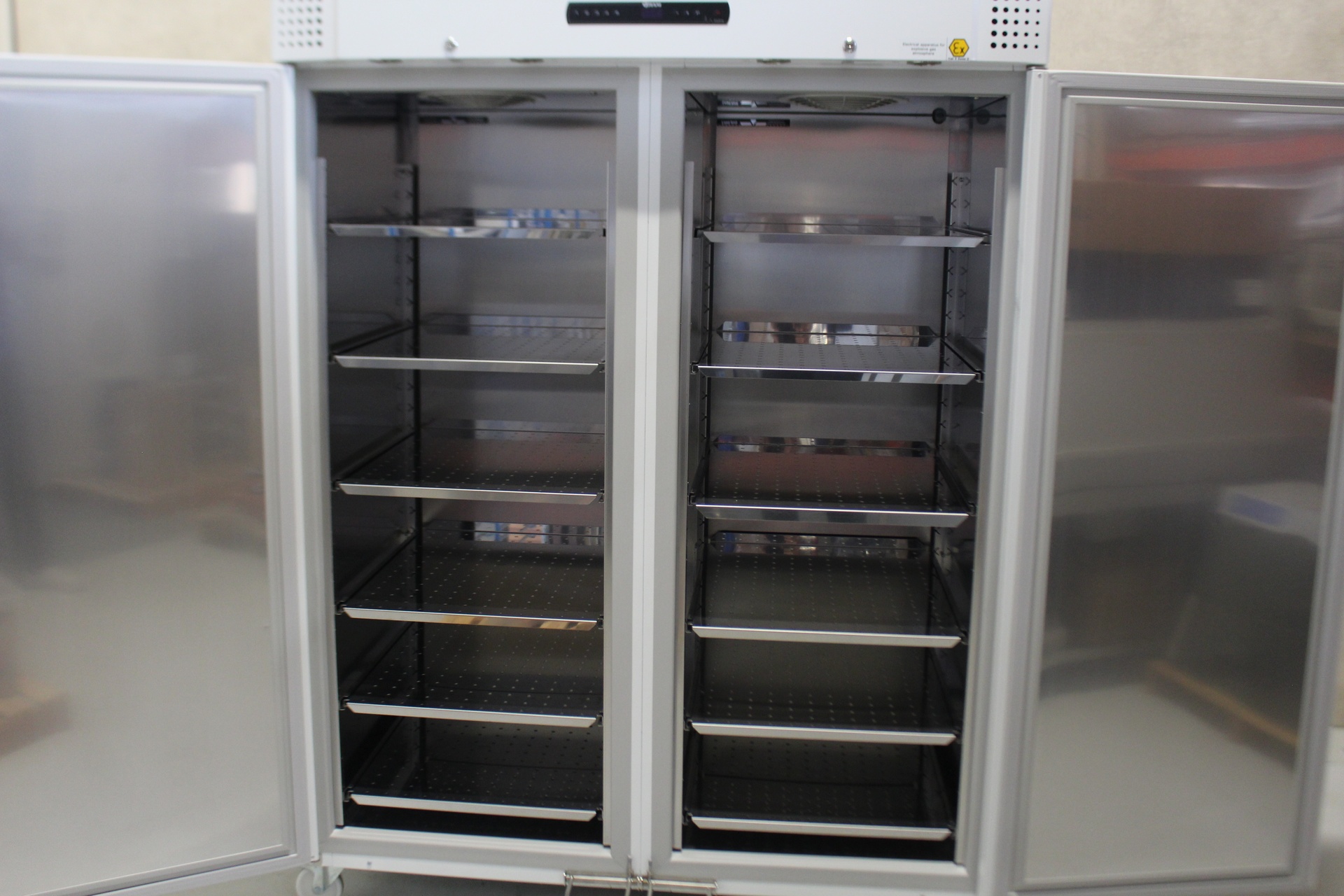 Gram BioPlus ER1400 LG Explosion-Proof Refrigerator, image 2