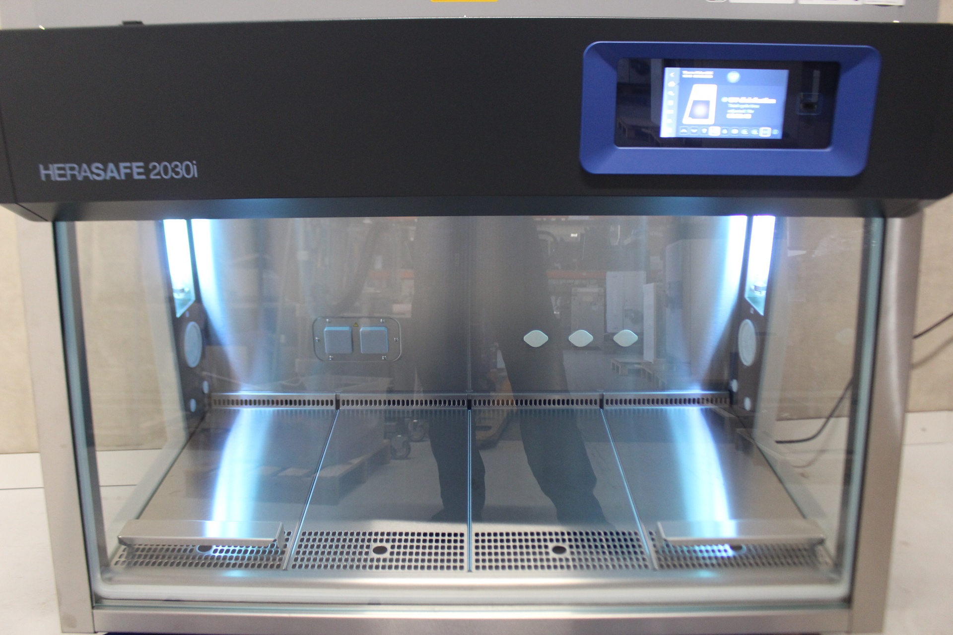 Thermo Scientific Herasafe 2030i Microbiological Safety Cabinet (1.2 m), image 4