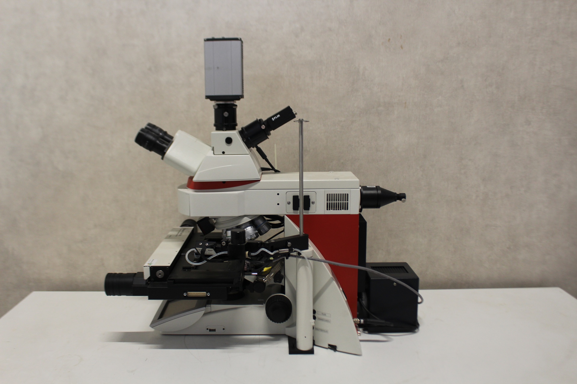 Leica Aperio Versa 8 Automated Trinocular Fluorescence Microscope, image 2