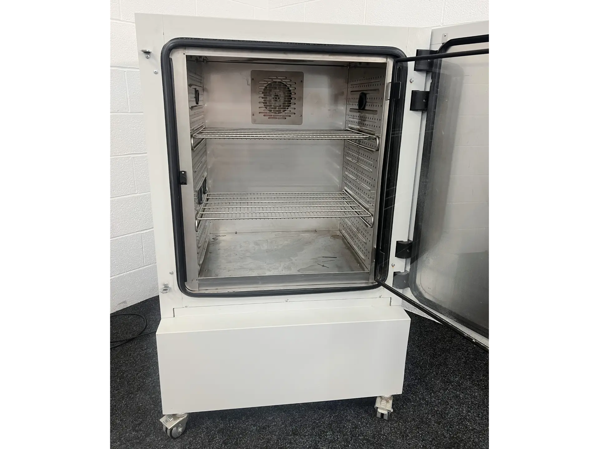 Binder KMF 240 Climate Chamber, image 4