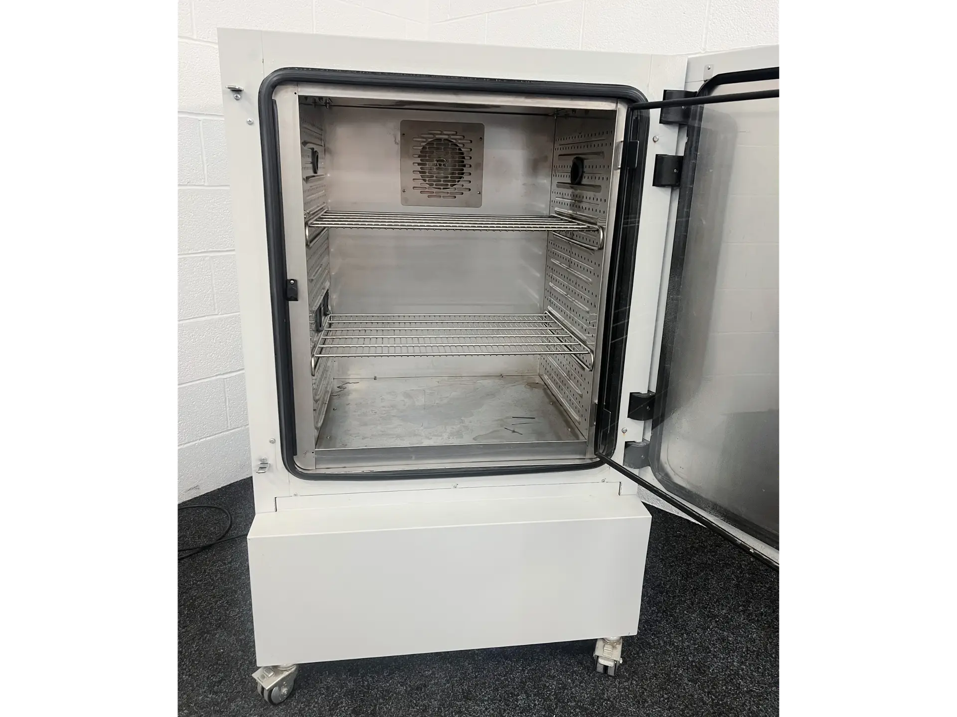 Binder KMF 240 Climate Chamber, image 5
