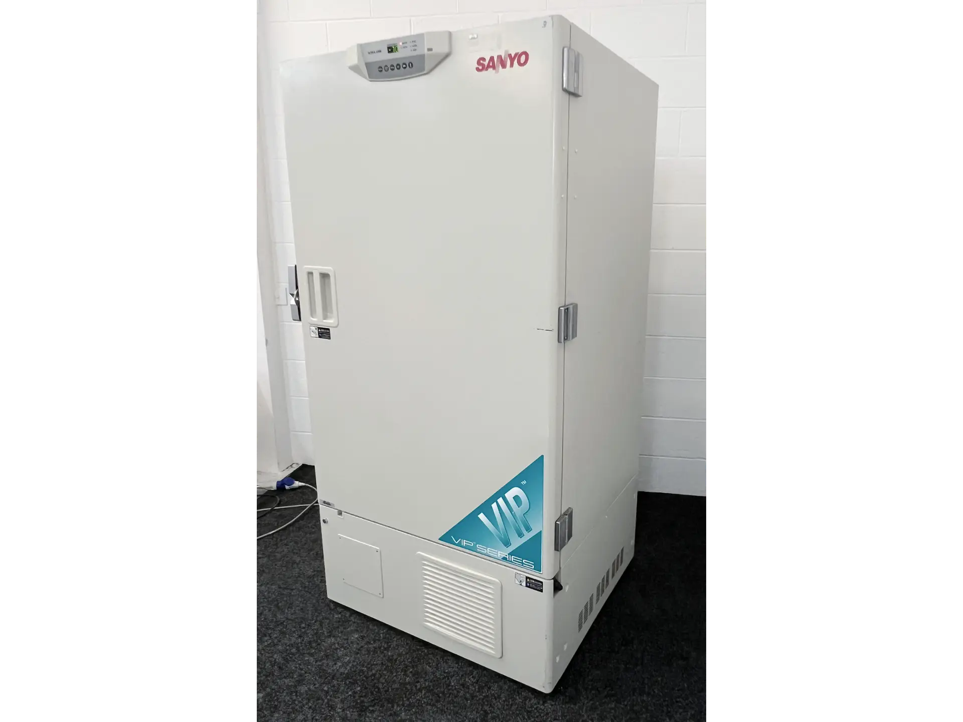 Sanyo MDF-U73V ULT Freezer, image 2