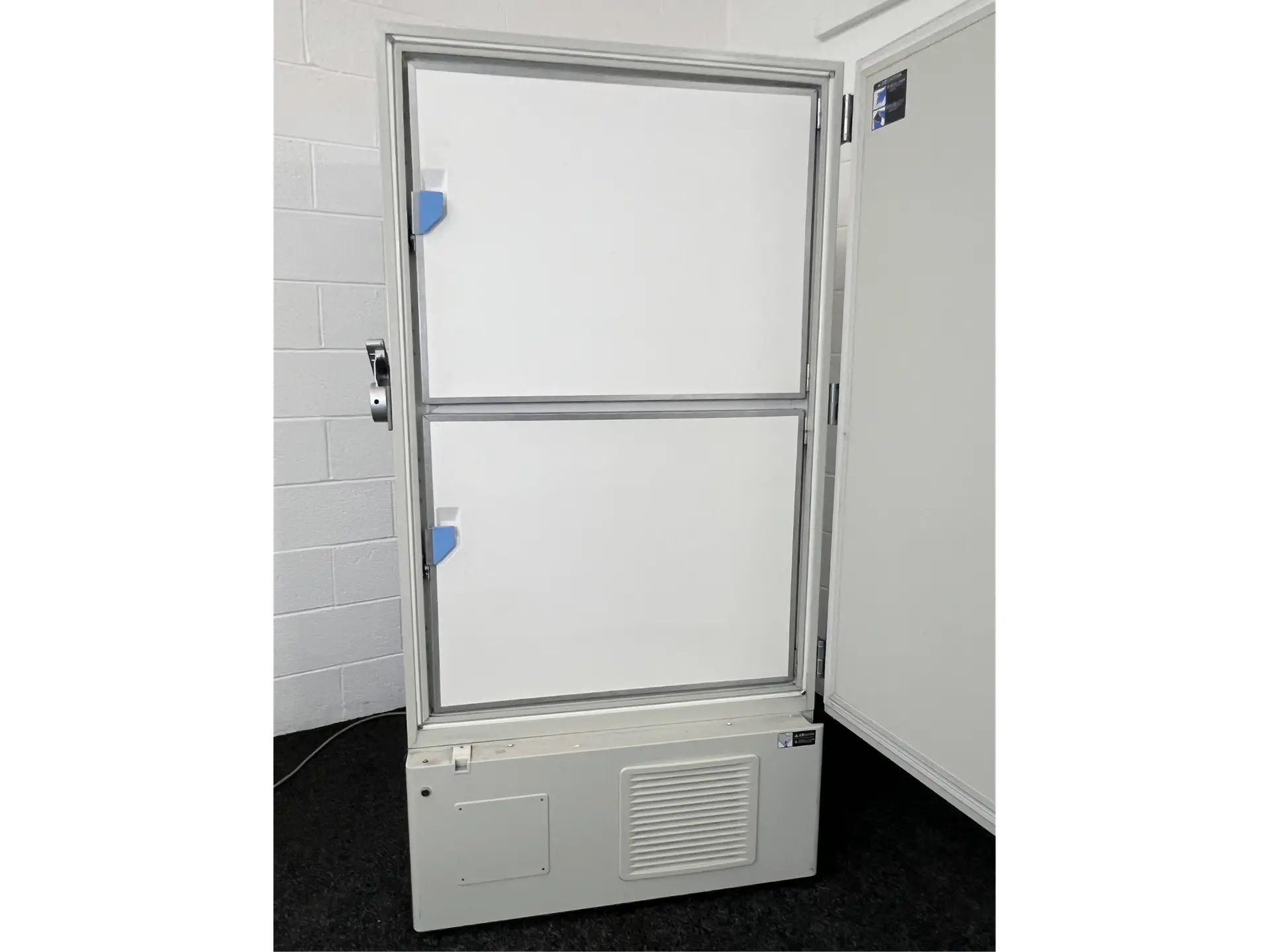 Sanyo MDF-U73V ULT Freezer, image 4