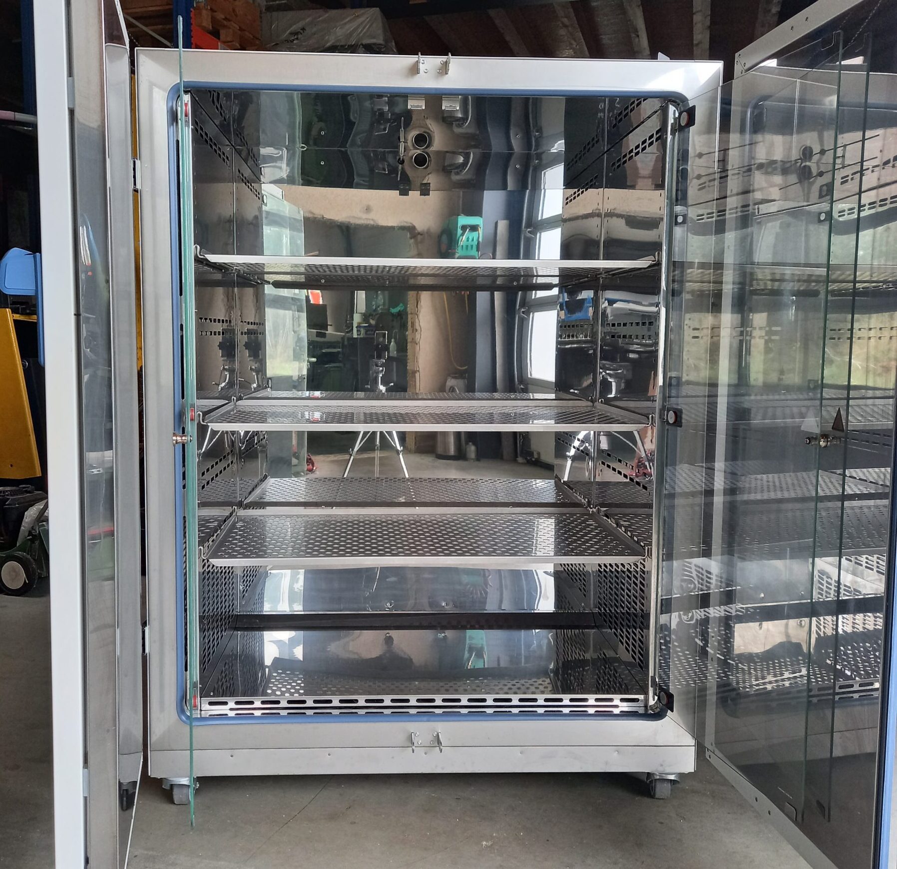 Thermo Scientific Heratherm IGS750 Incubator, image 2