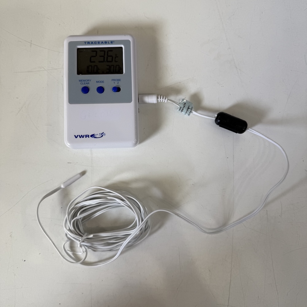 VWR Traceable Ultra 620-2336 Triple-Display Thermometer with Bullet Probe