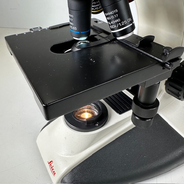 Leica CM E Compound Microscope Upright Brightfield 1349522X, image 3