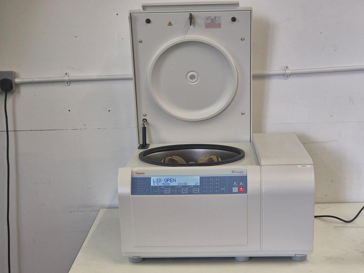 Thermo Scientific Multifuge X1R Centrifuge, image 2