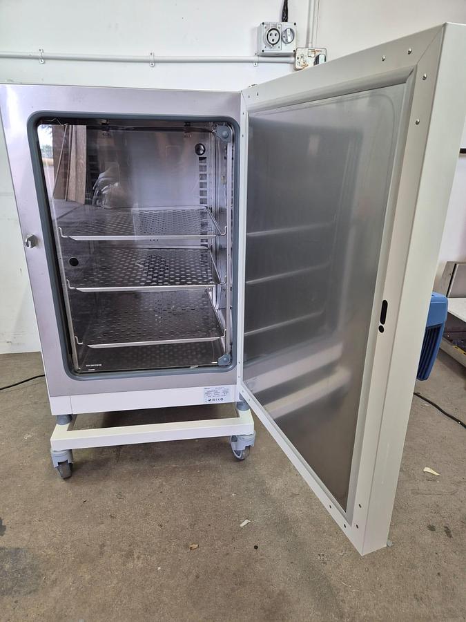 Thermo Scientific Heratherm IMH180 Incubator, image 7