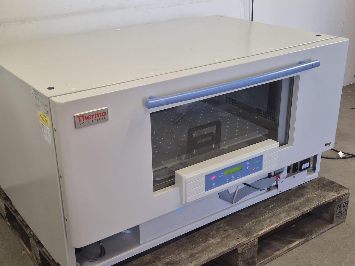 Thermo Scientific MaxQ 8000 Incubated Shaker