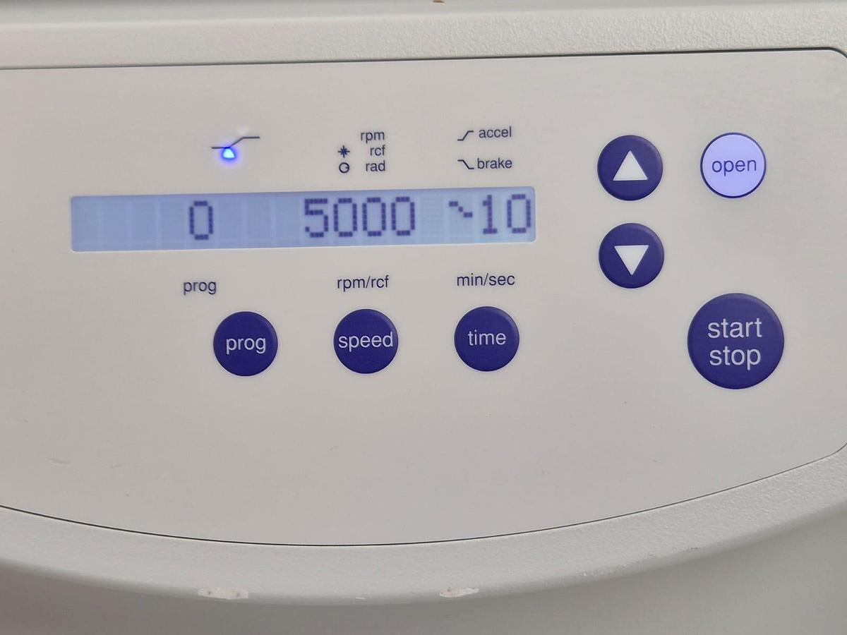 Eppendorf 5804 benchtop centrifuge, image 7