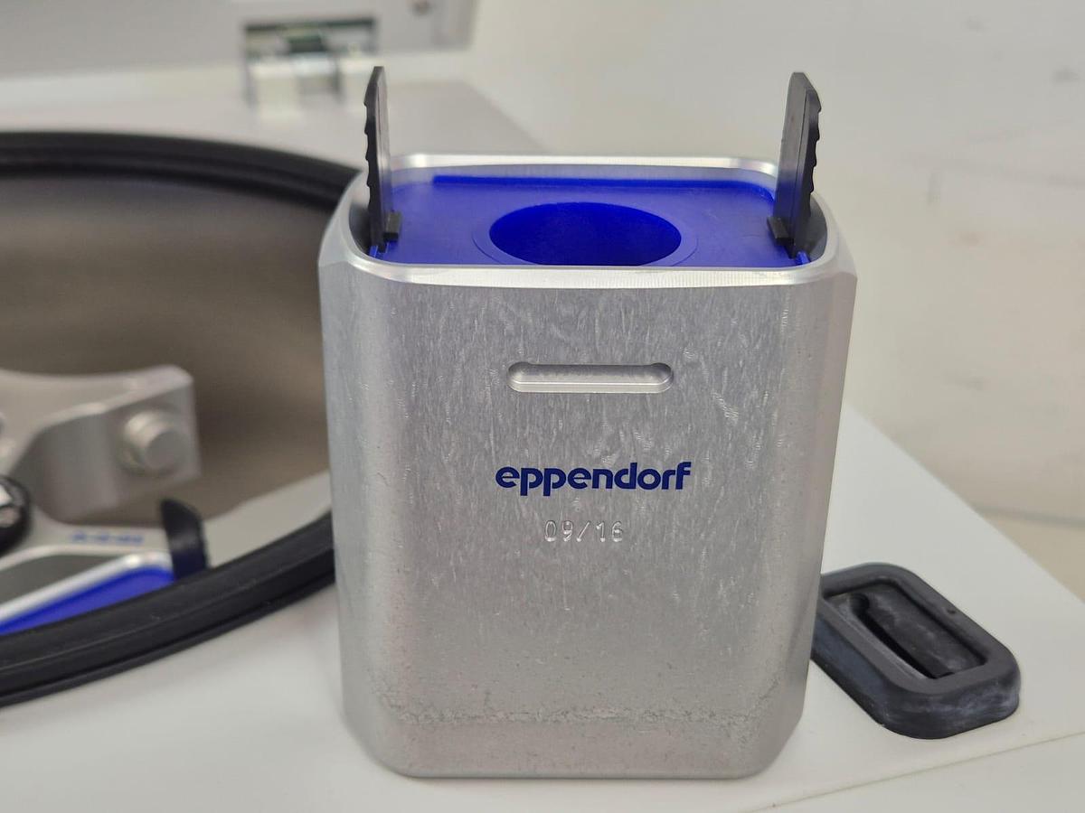 Eppendorf 5804 benchtop centrifuge, image 9