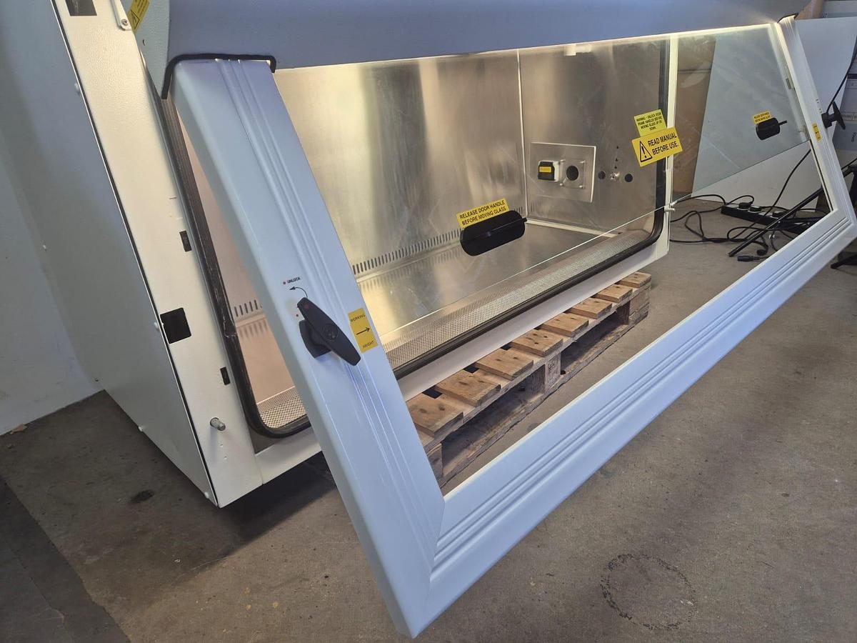 Bioquell Microflow Bio Safety Cabinet Class, image 2