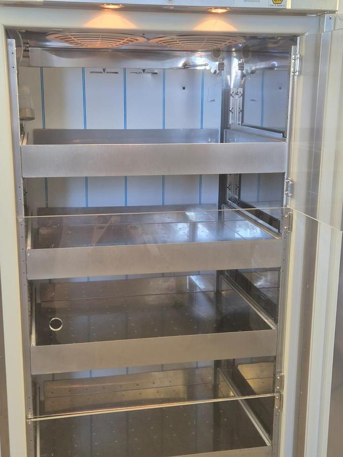 Gram R290 Fridge, image 3
