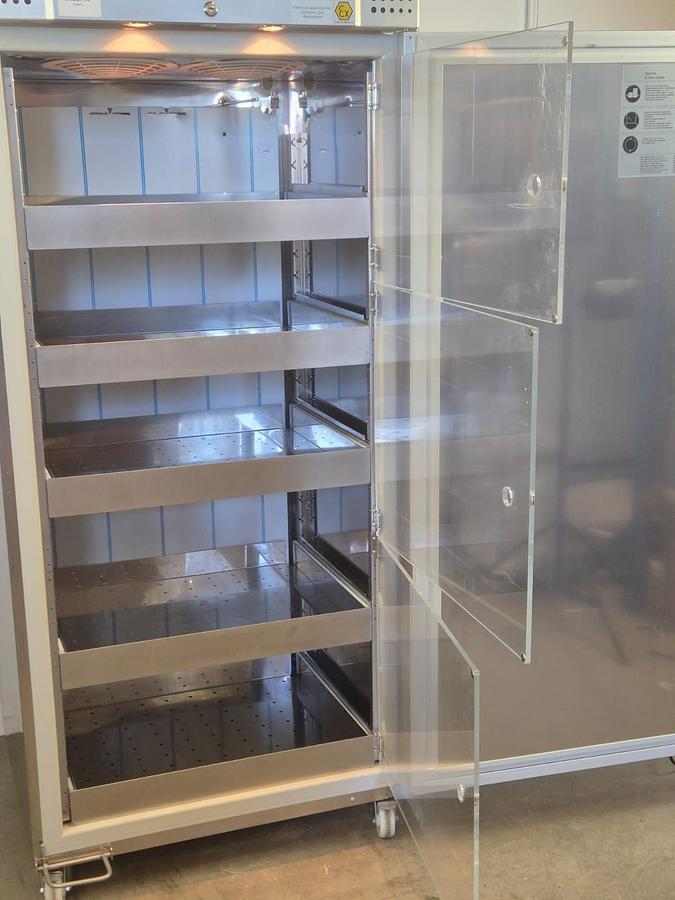 Gram R290 Fridge, image 4