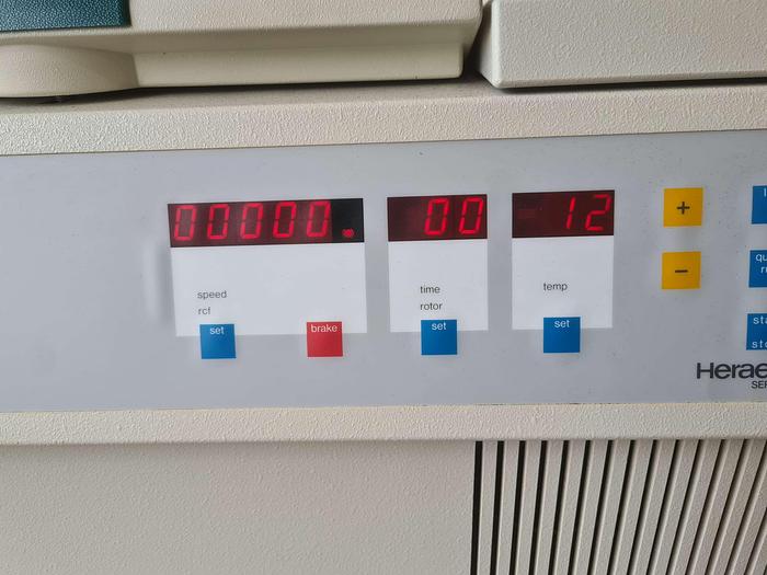 Heraeus Biofuge 15R Refrigerated Centrifuge, image 5