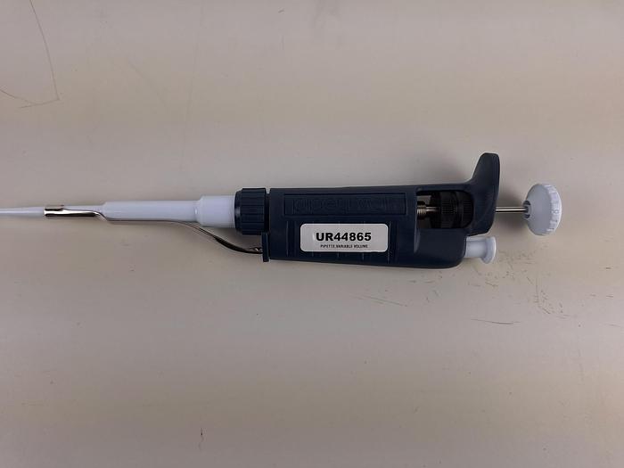Gilson Pipetman Liquid handling device, image 2