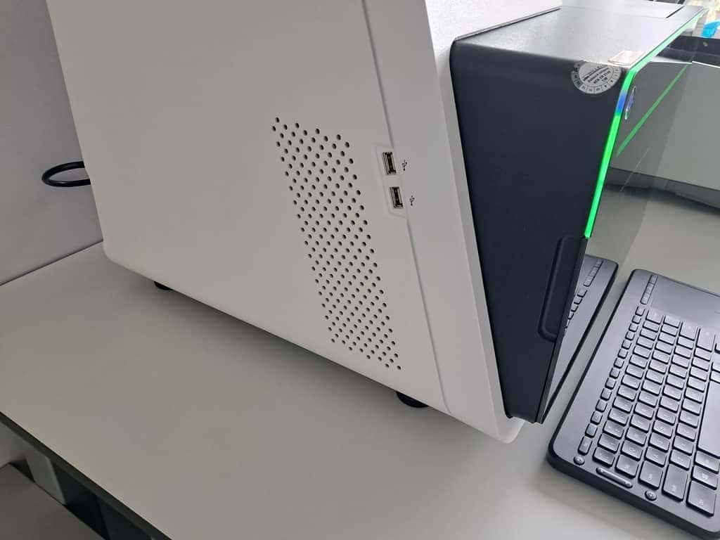 Illumina MiniSeq Sequencing System, image 3
