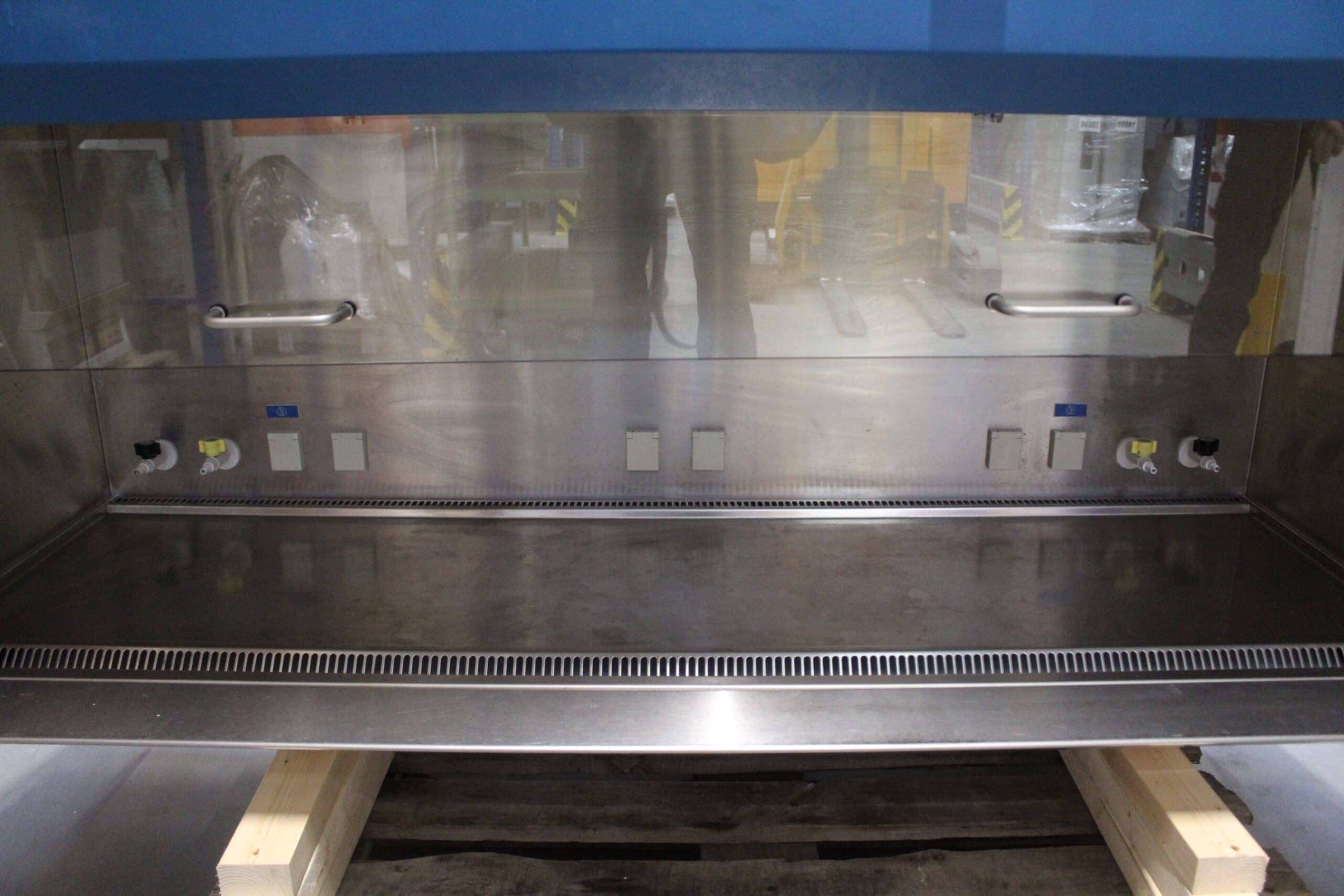 Clean Air CA/REVD 6 Biological Safety Cabinet, image 2