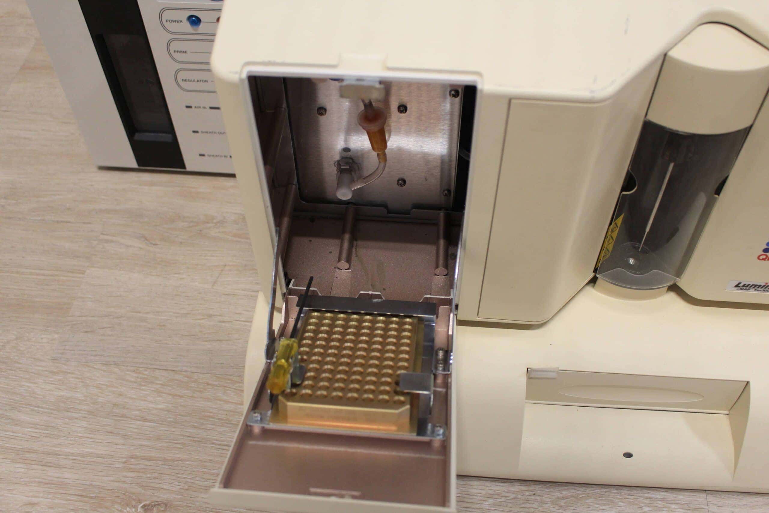 Luminex 100 Flow Cytometry System, image 3
