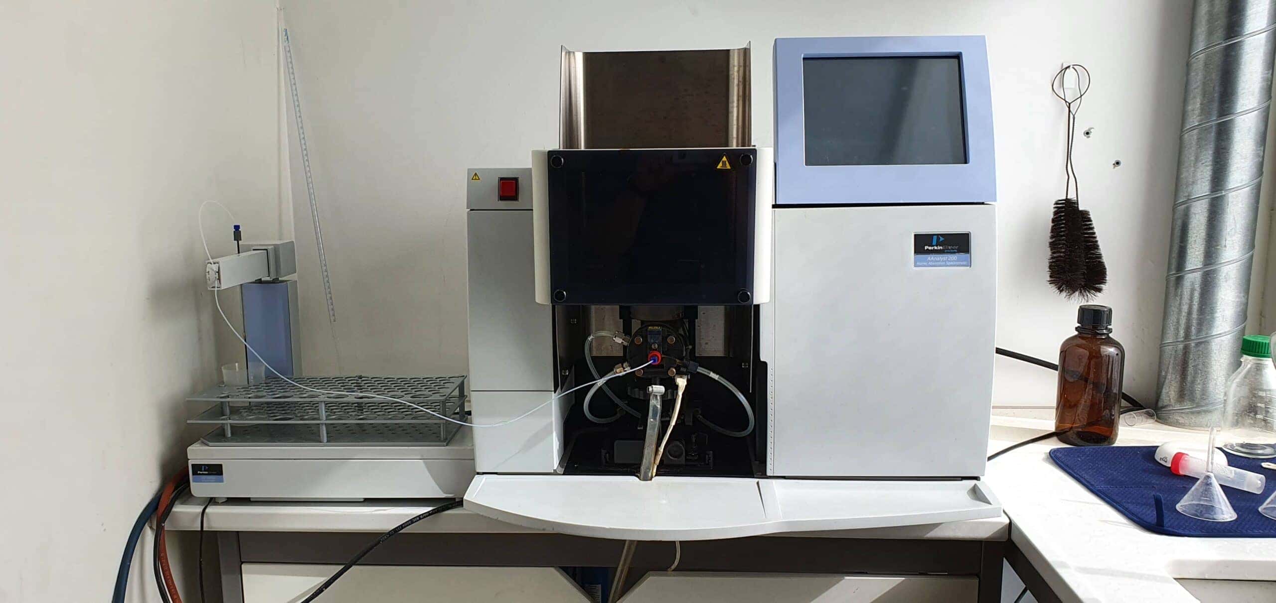 PerkinElmer AAnalyst 200 Atomic Absorption Spectrometer, image 2