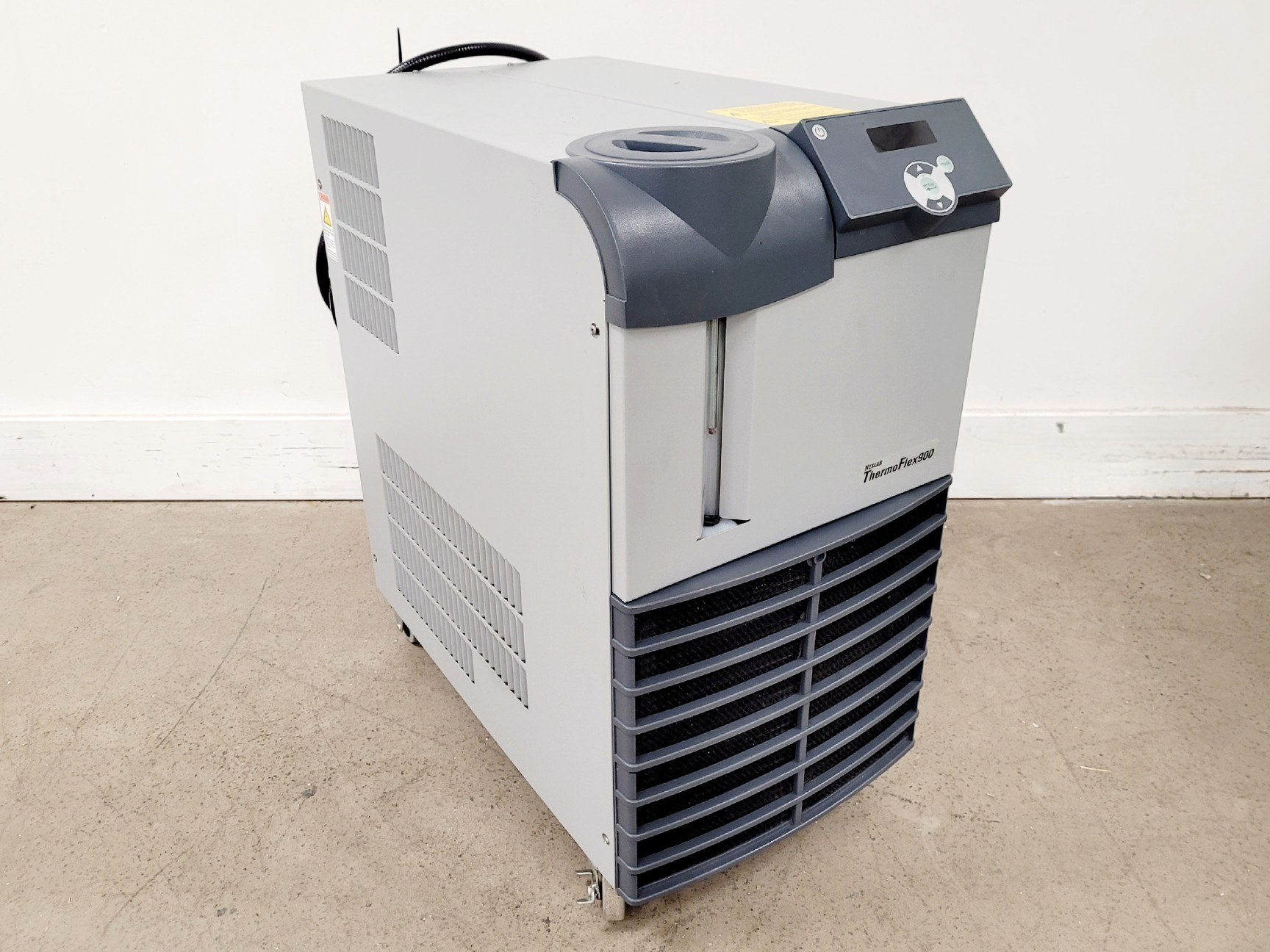 Thermo Scientific NESLAB ThermoFlex 900 Recirculating Chiller
