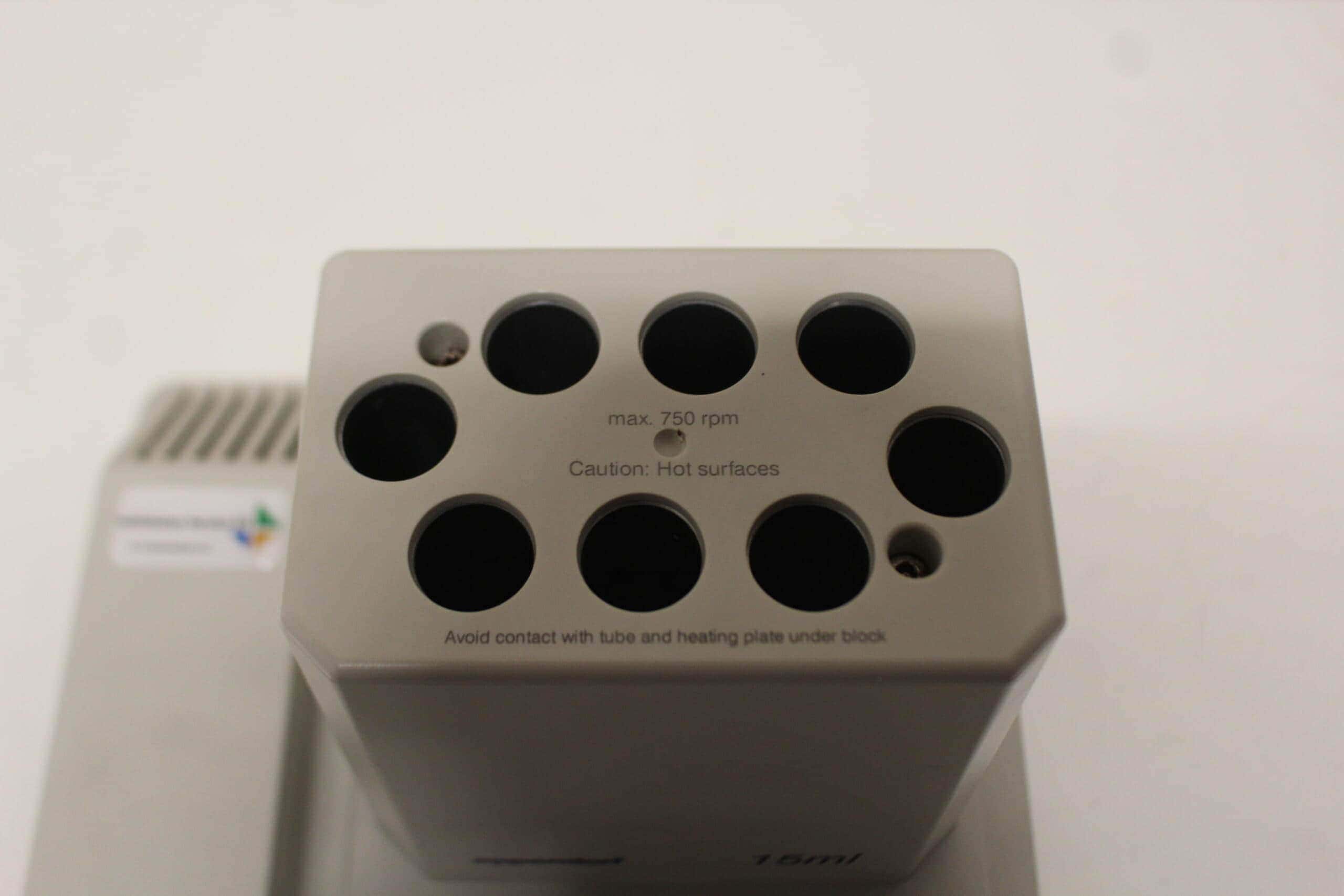 Eppendorf Thermomixer Comfort Shaking Heating Block, image 2