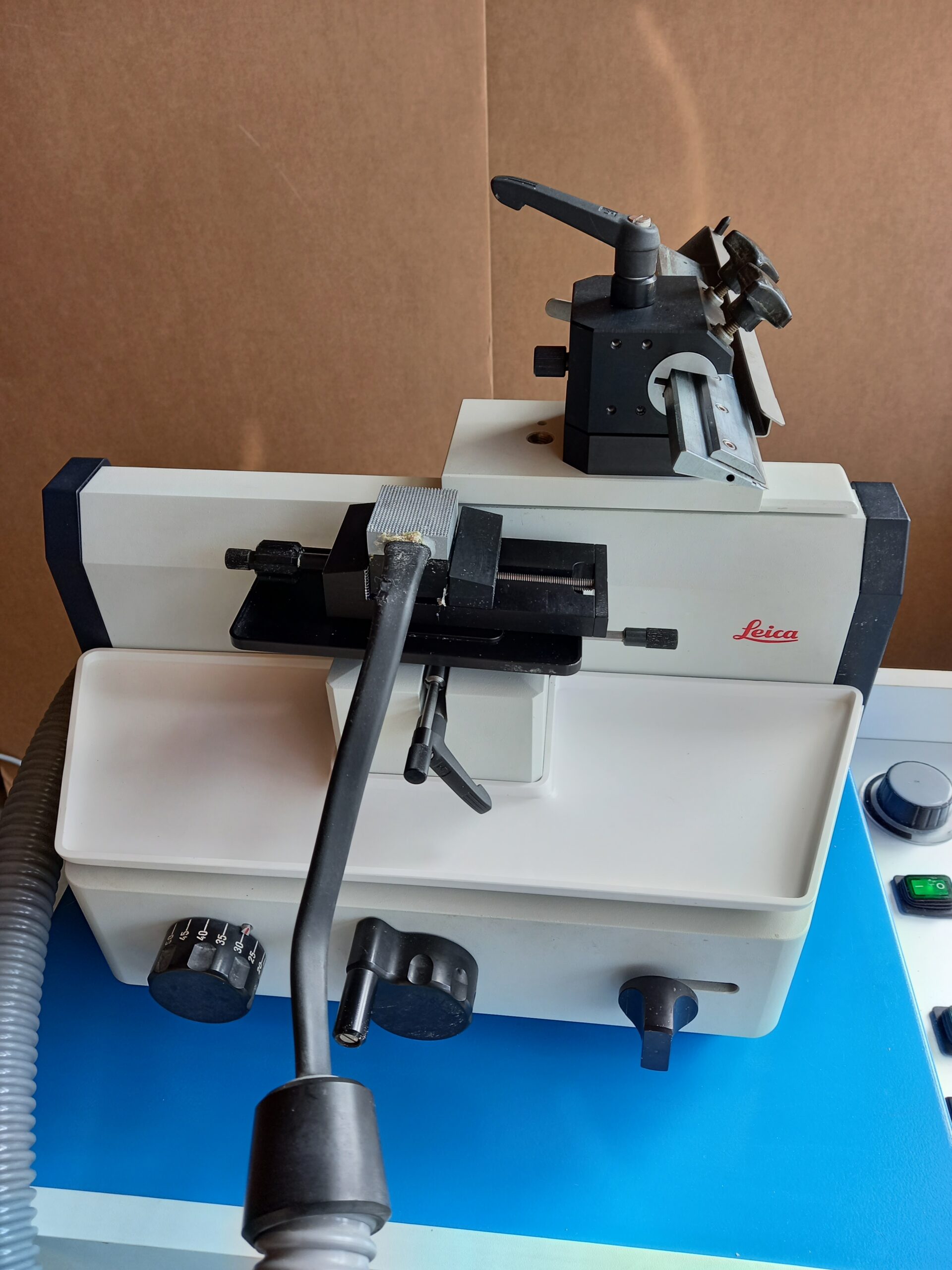 Leica SM 2000 R Sliding Microtome with Frigomobil Cooling Unit, image 2