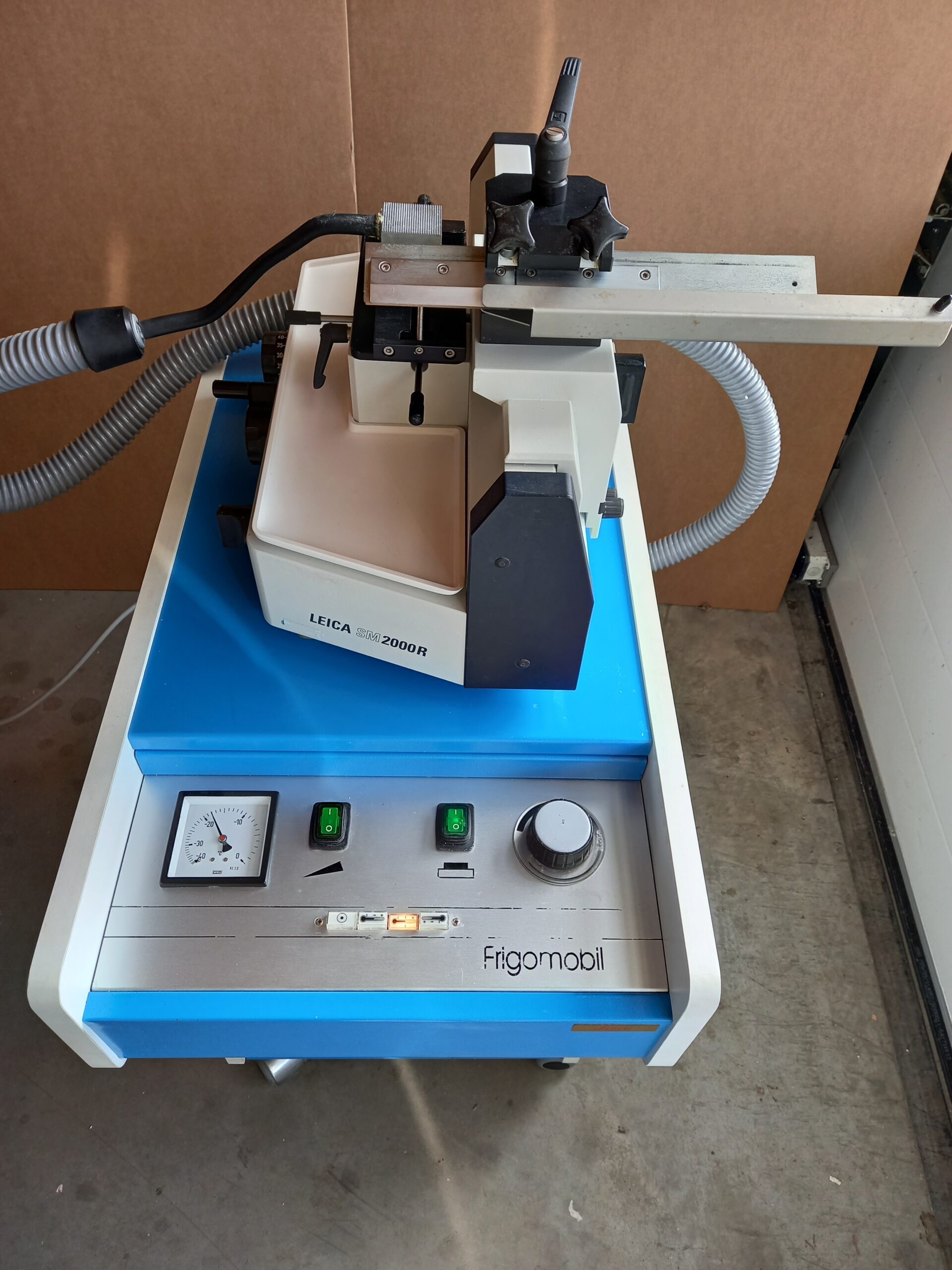 Leica SM 2000 R Sliding Microtome with Frigomobil Cooling Unit, image 3