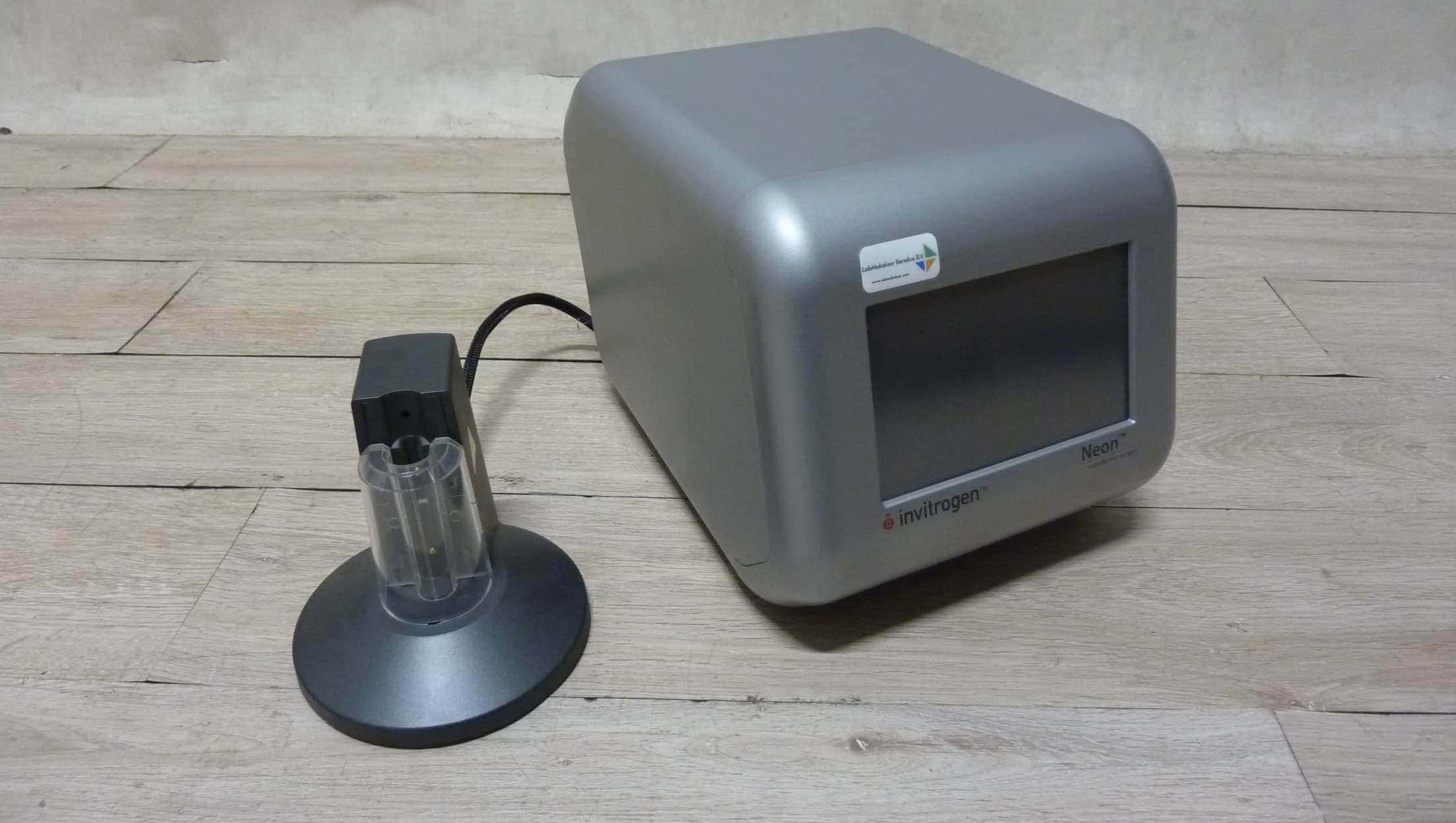 Invitrogen MPK5000 Neon Transfection System