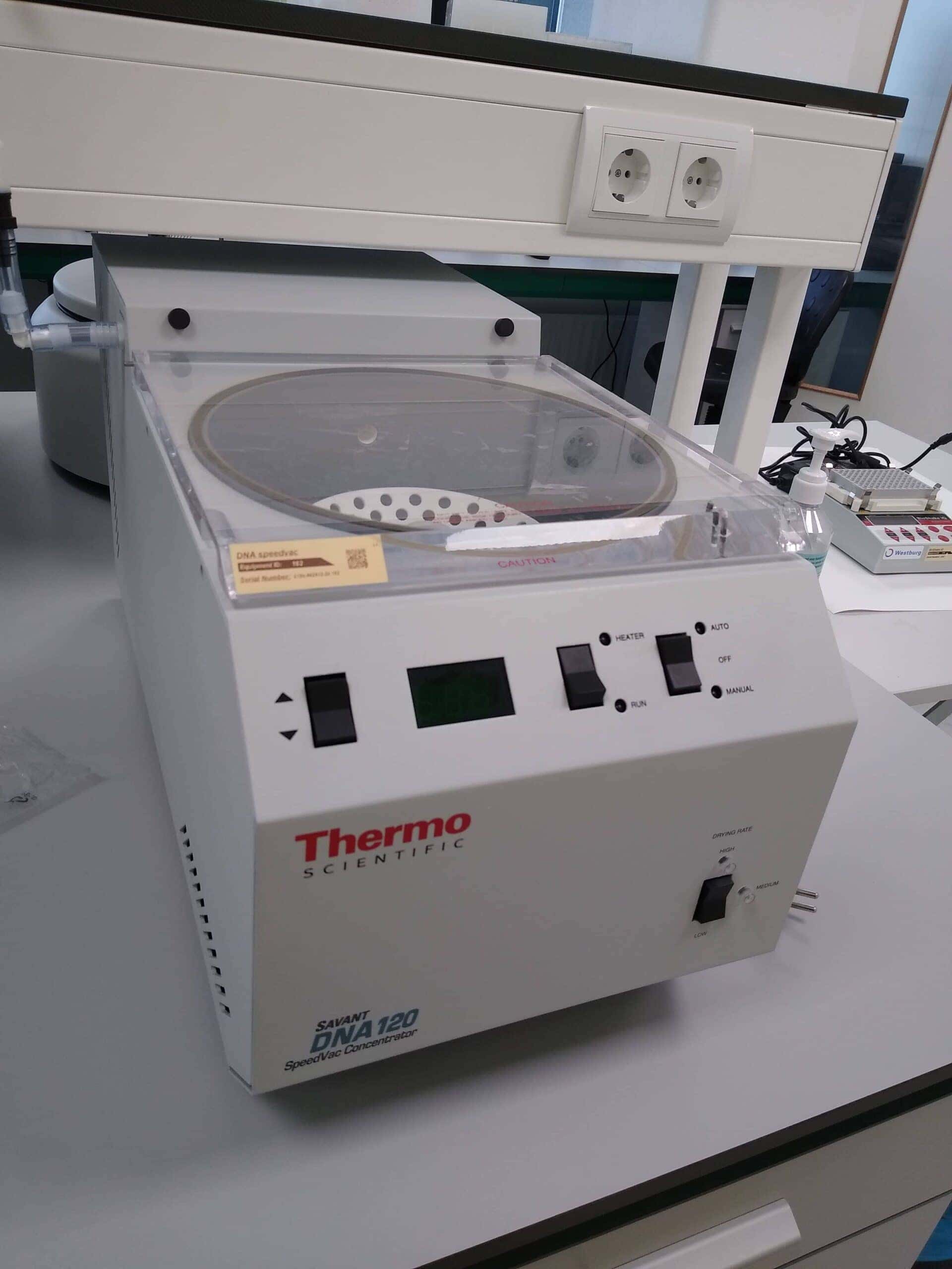 Thermo Scientific Savant DNA 120 SpeedVac Concentrator