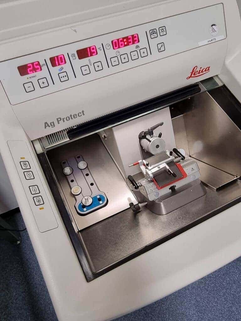 Leica CM1860 Microtome
