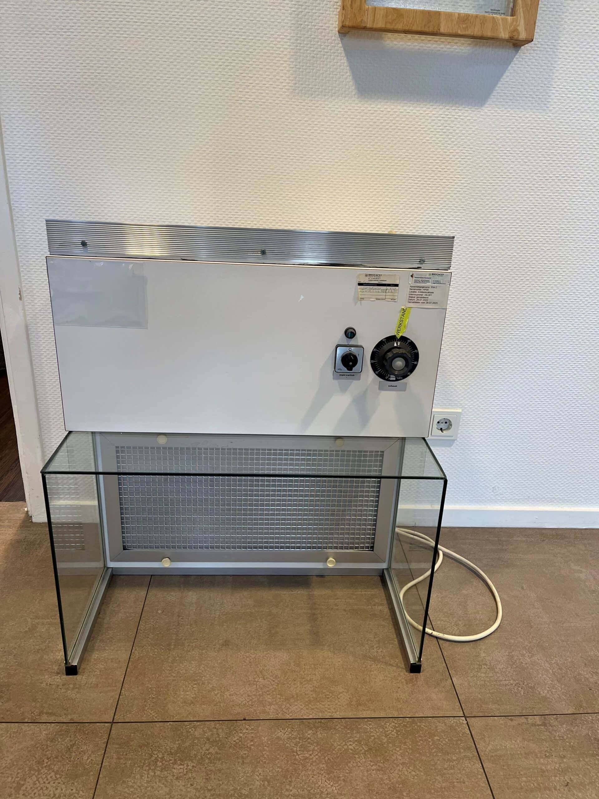 Brocacef RW-II Powder extraction cabinet