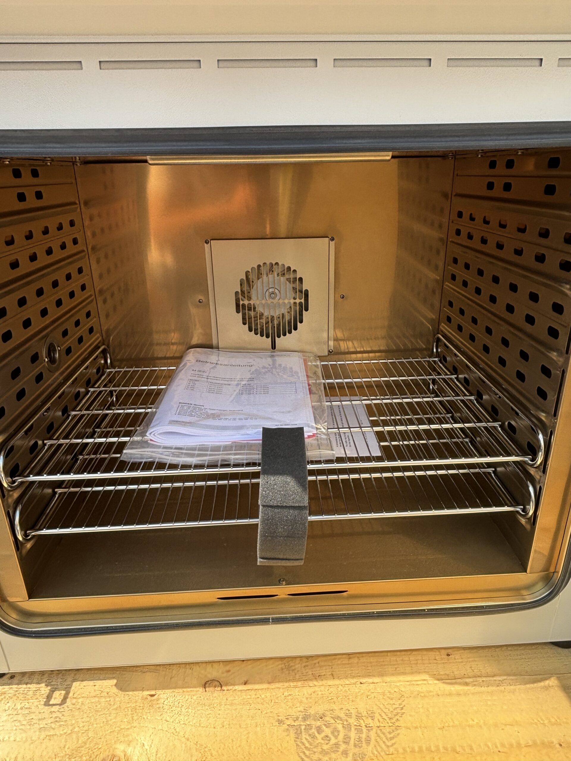 Binder M 115 Drying Oven, image 4