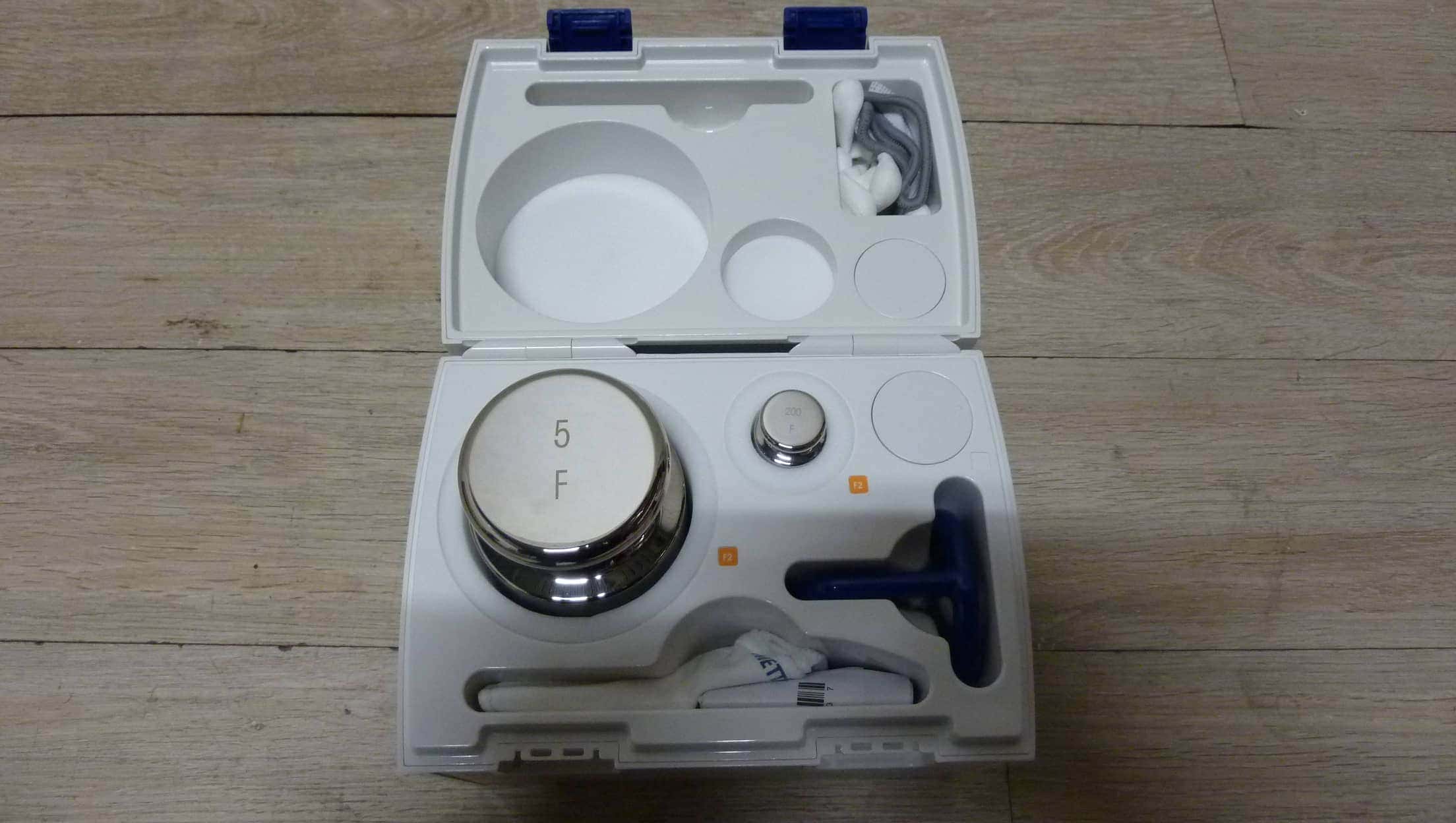 Mettler Toledo CarePac L 5000g/200g Calibration Weights, image 3