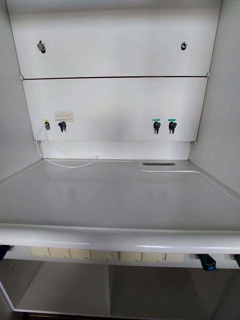 Interfurn Fumia 1200 Fume Hood, image 3