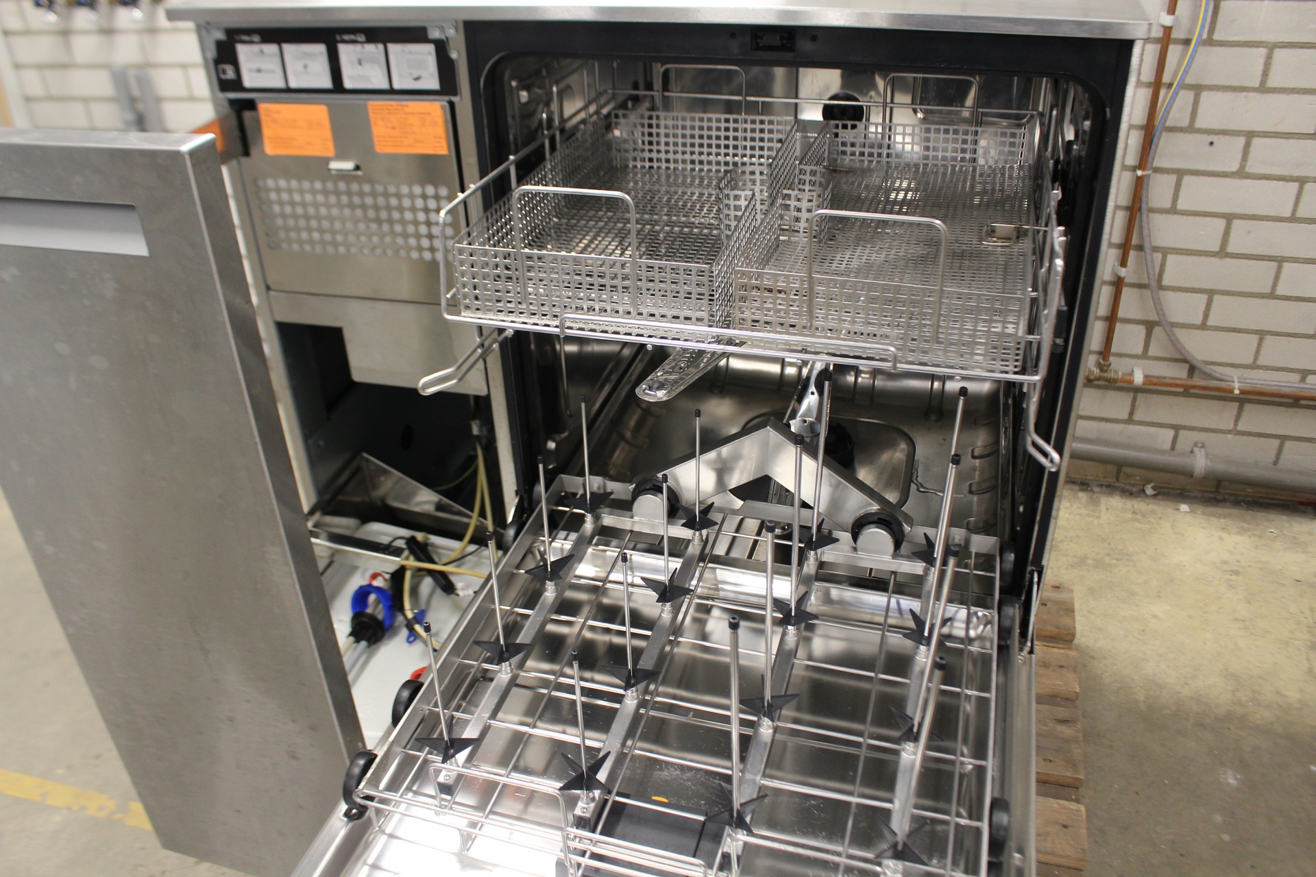 Miele PG 8583 CD Cleaning and Disinfection Machine, image 2