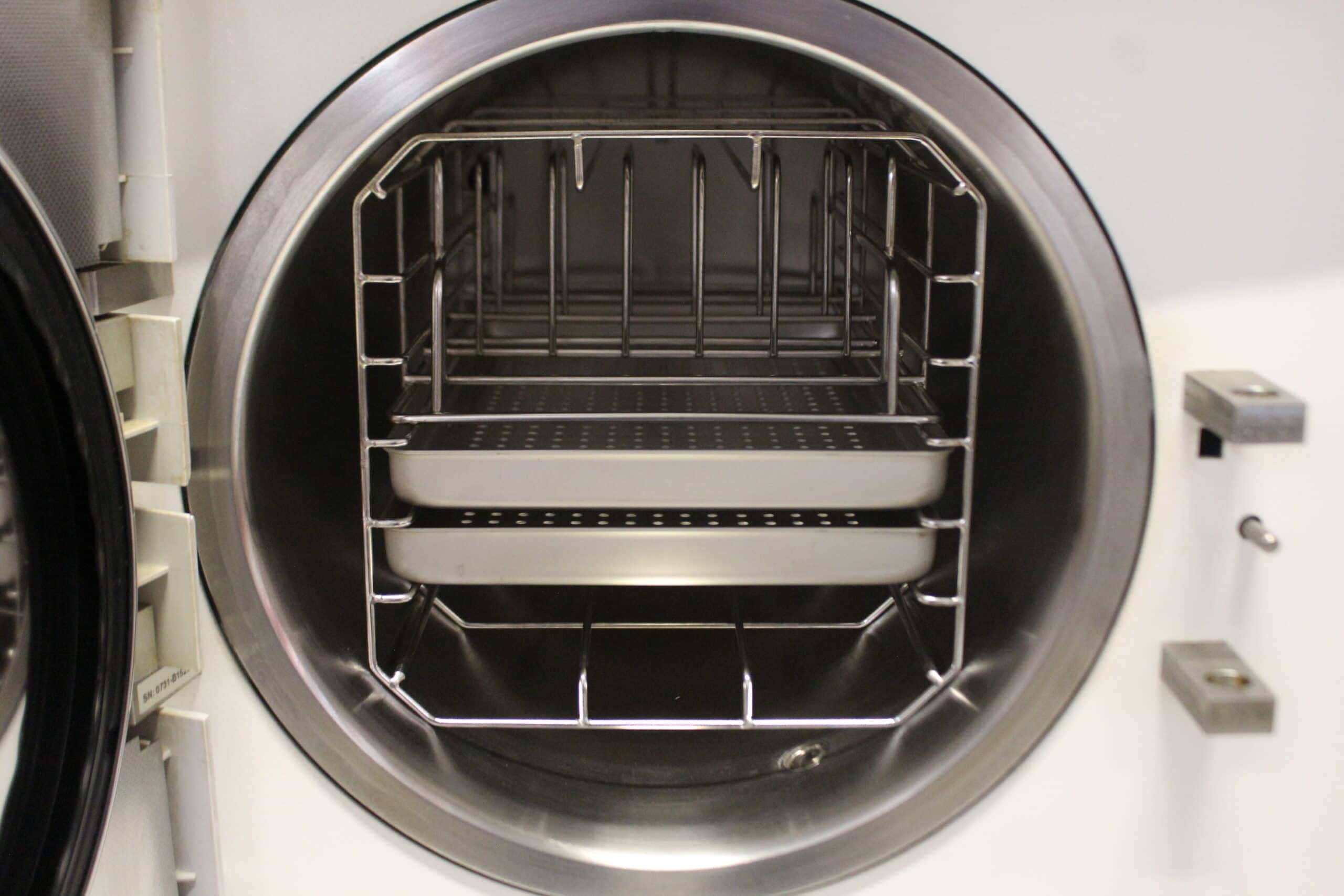 Melag Vacuklav 31-B Autoclave, image 2