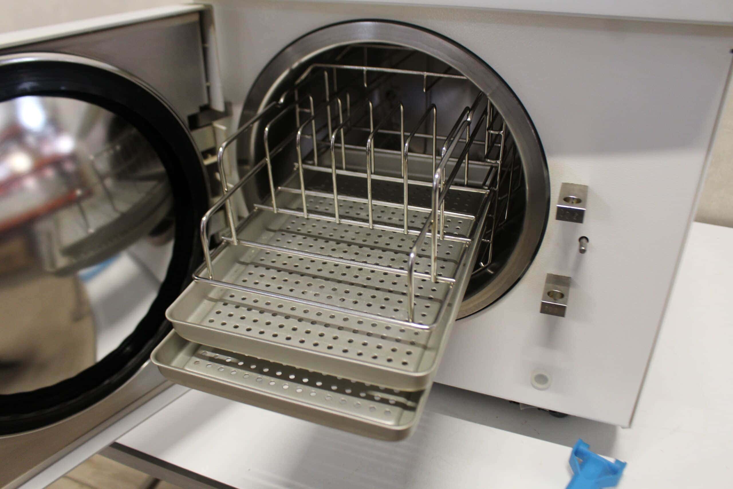 Melag Vacuklav 31-B Autoclave, image 3