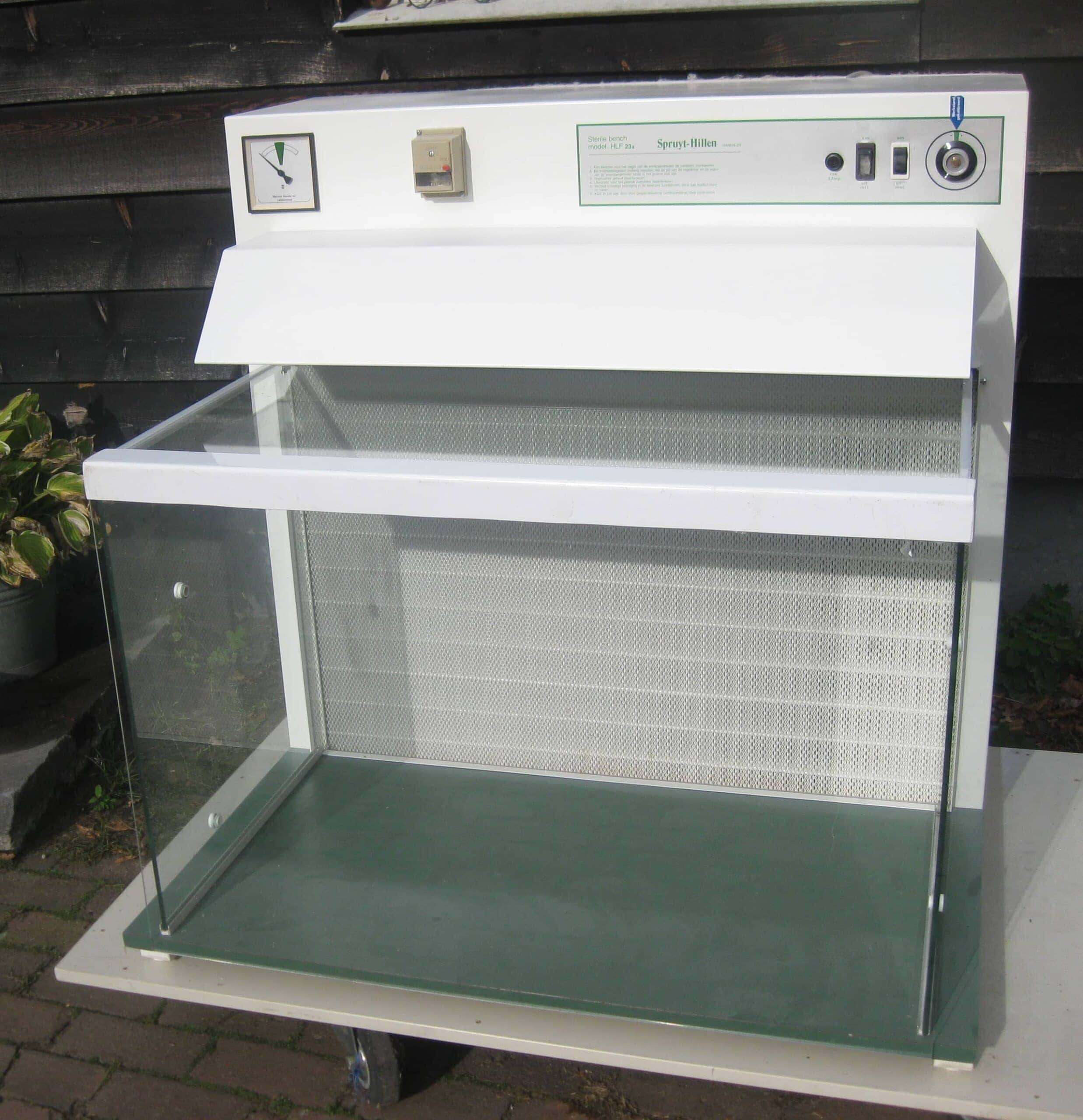 Spruyt-Hillen HLF23a Horizontal Laminar Flow Cabinet
