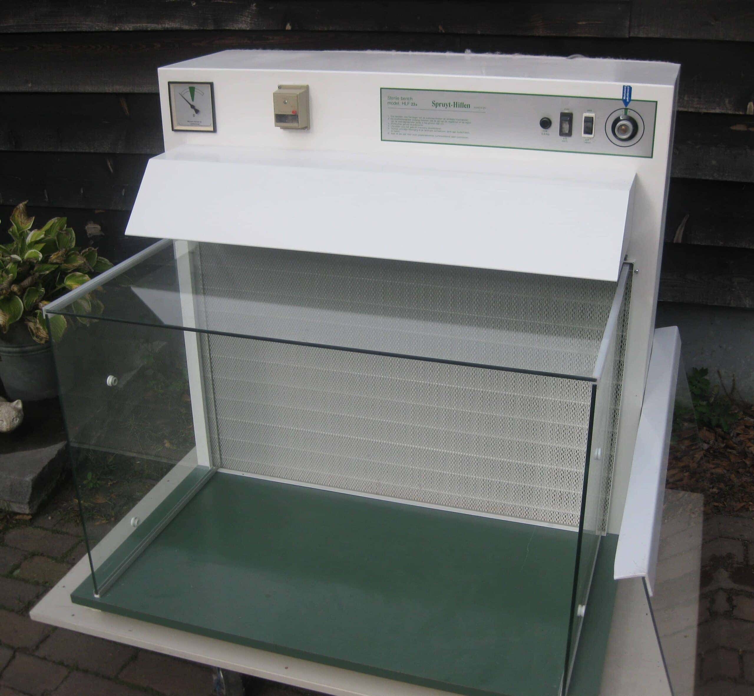 Spruyt-Hillen HLF23a Horizontal Laminar Flow Cabinet, image 2