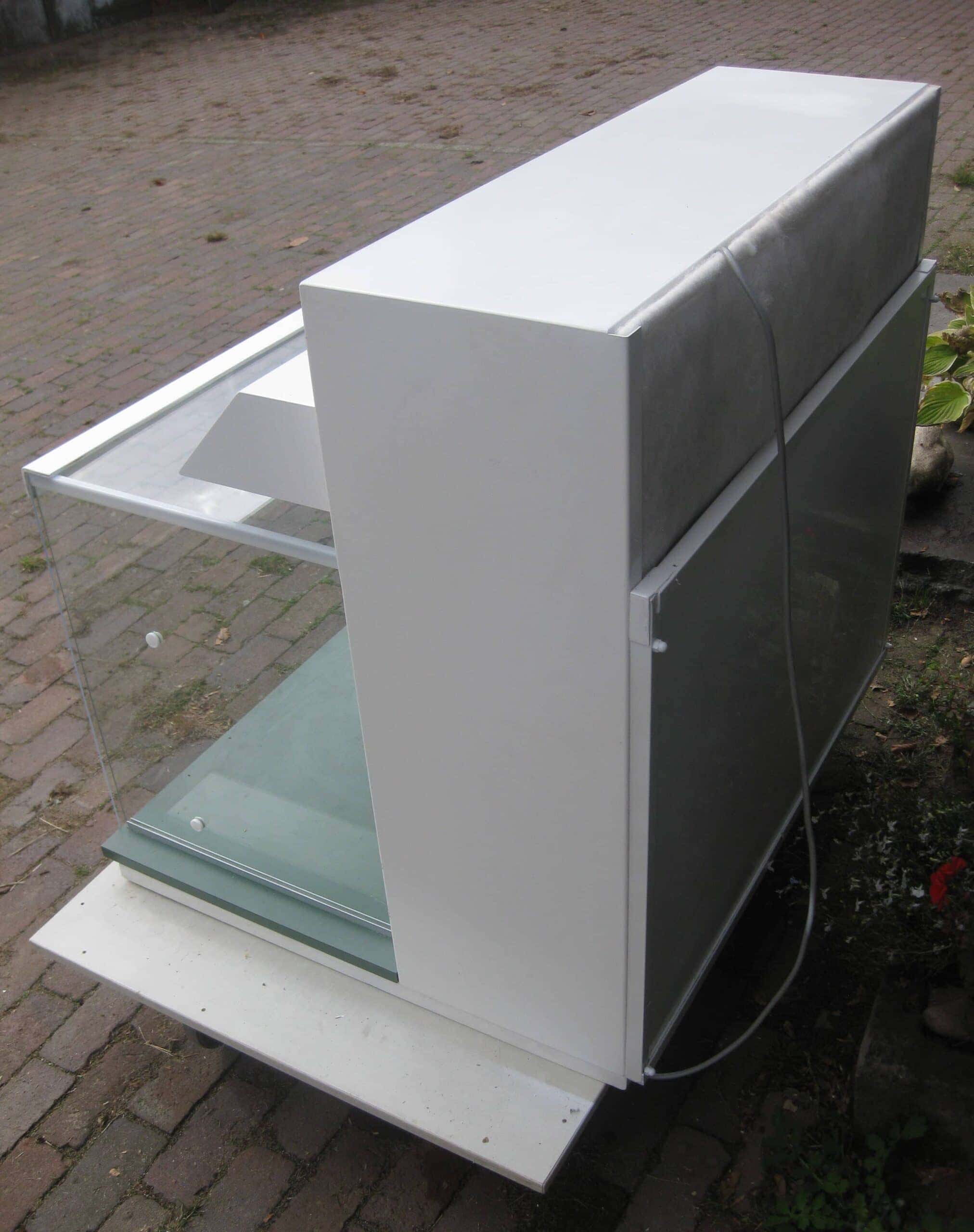 Spruyt-Hillen HLF23a Horizontal Laminar Flow Cabinet, image 3