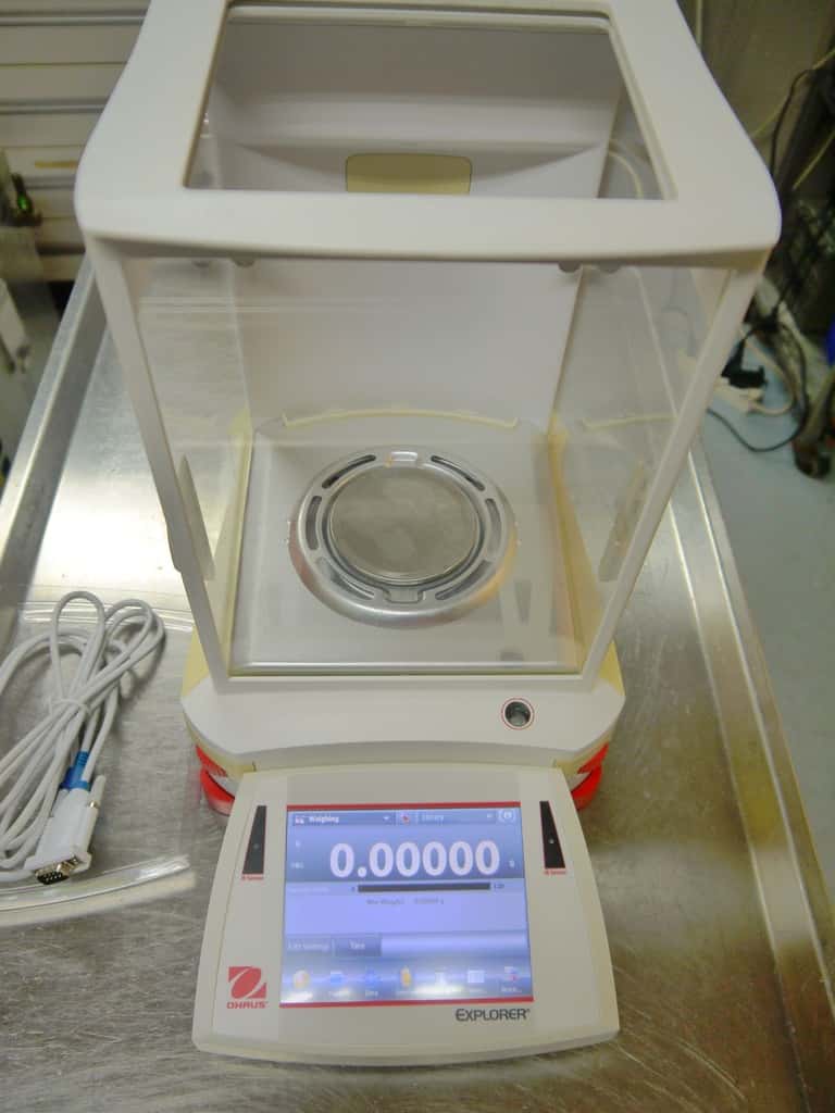 Ohaus EX125D Semi-micro Scale