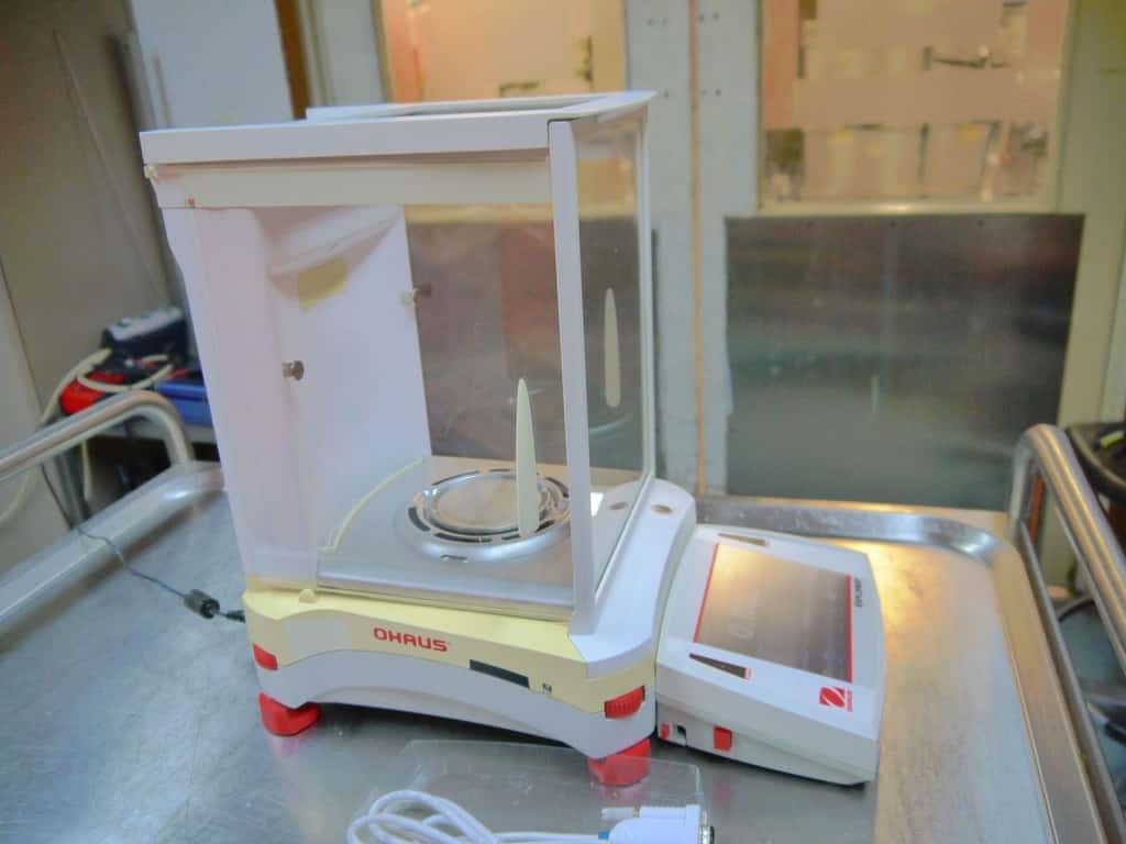 Ohaus EX125D Semi-micro Scale, image 5