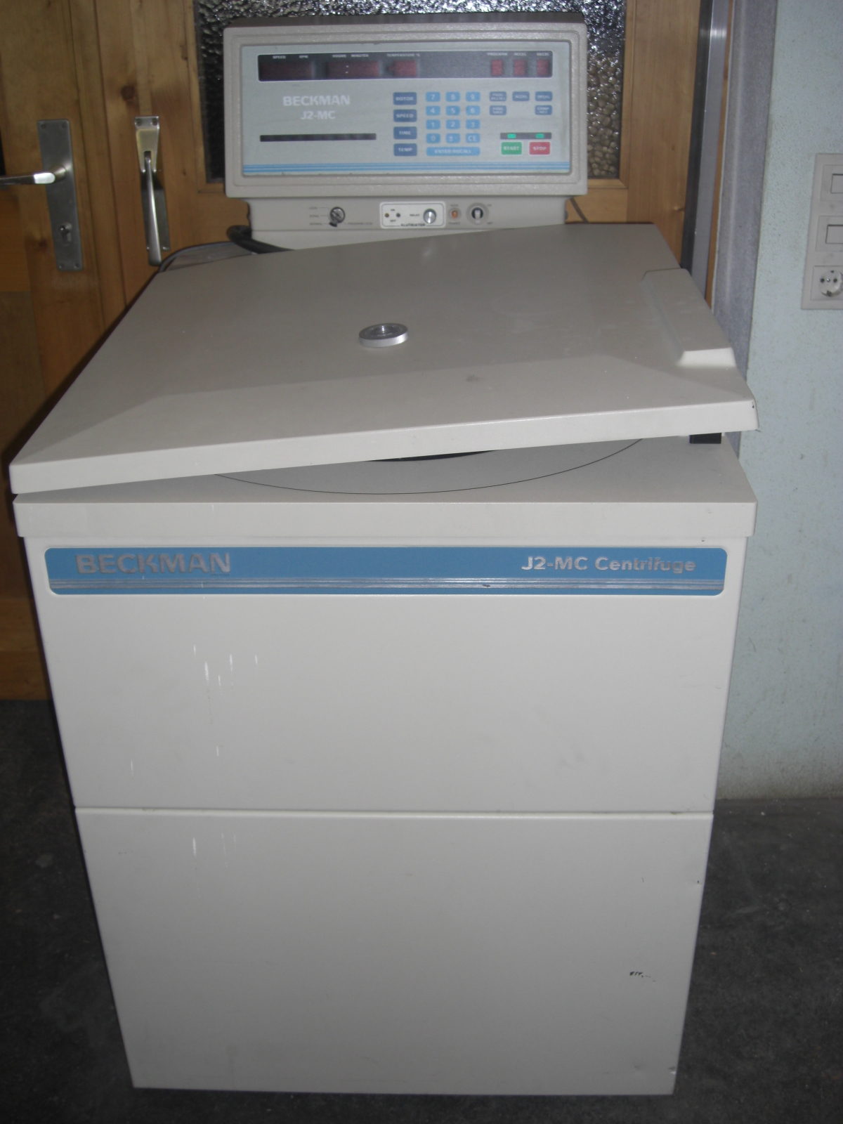 Beckman Coulter J2-MC Centrifuge