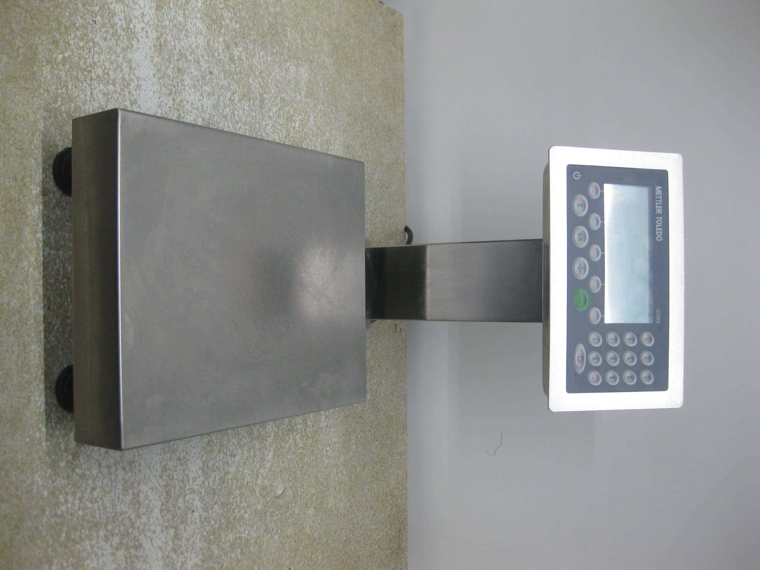 Mettler Toledo ICS 469g Bench Scale (3 kg x 1 g)